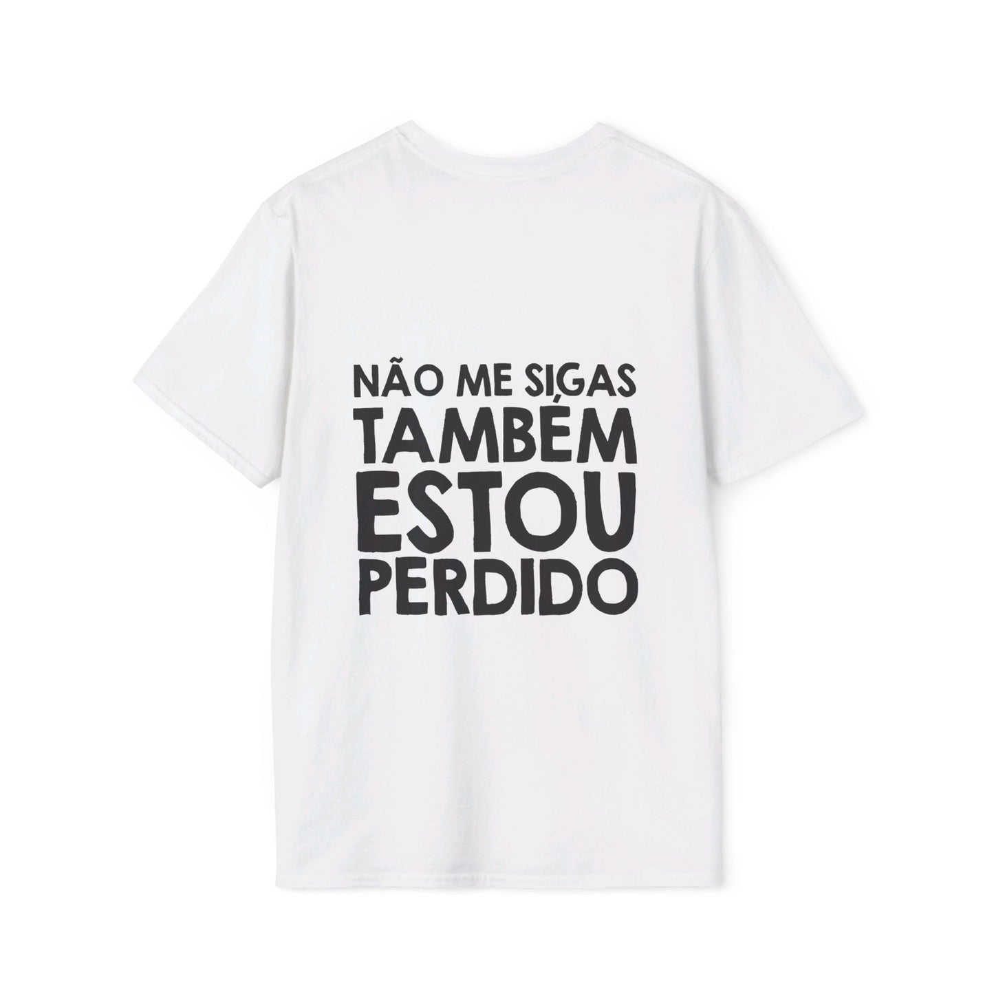 T-Shirt com Frase - Não Me Sigas Também Estou Perdido