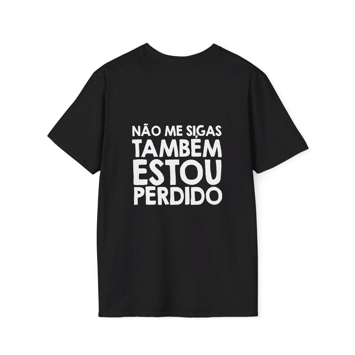 T-Shirt com Frase - Não Me Sigas Também Estou Perdido