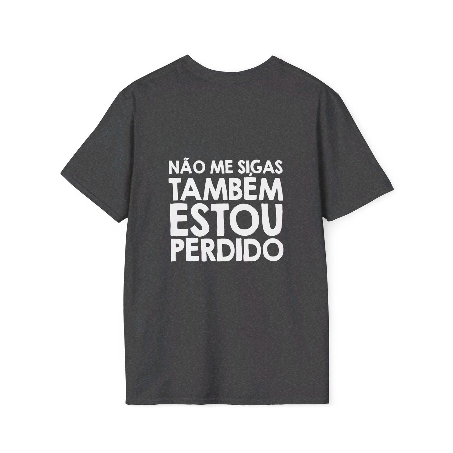 T-Shirt com Frase - Não Me Sigas Também Estou Perdido